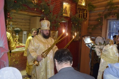 Митрополит Серафим совершил Божественную литургию в храме-часовне Георгия Победоносца в городе Заречном
