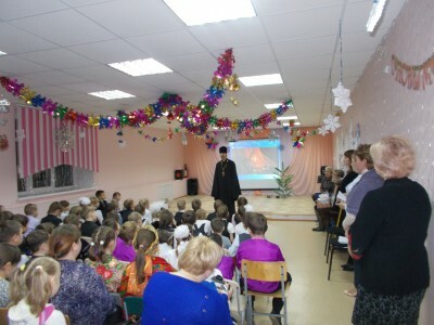 Благочинный Бессоновского района иерей Александр Угольков посетил рождественский утренник