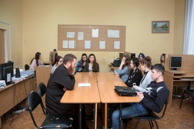В Пензенском многопрофильном колледже возобновились встречи студентов со священником Илией Ивановым