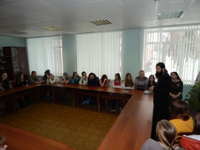 Священник побеседовал со студентами о православном взгляде на семейные ценности