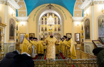 В день памяти Трех святителей Вселенских митрополит Серафим совершил Божественную литургию в Покровском архиерейском соборе города Пензы