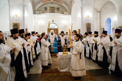 Митрополит Серафим возглавил всенощное бдение в Нижнеломовском Успенском женском монастыре