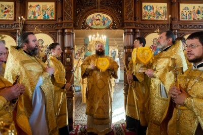 Митрополит Серафим возглавил Божественную литургию в храме в честь Владимирской иконы Божией Матери города Пензы