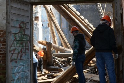 Представители православной молодёжи г. Пензы приняли участие в расчистке разрушенного Введенского храма в селе Чемодановка