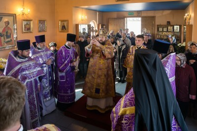 В субботу 4-й седмицы Великого поста митрополит Серафим совершил чин великого освящения храма в честь Всех святых в городе Пензе