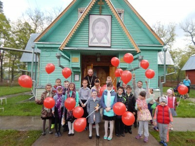 На Светлой седмице школьники побывали на экскурсии в храме Александра Невского при воинской части села Леонидовка