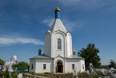В Неделю 5-ю по Пасхе митрополит Серафим совершил Литургию в Казанской церкви города Сурска