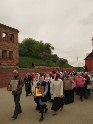 Начался крестный ход с чудотворной Нижнеломовской Казанской иконой Божией Матери