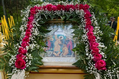 В день Радоницы митрополит Серафим совершил панихиду в храме прп. Сергия Радонежского города Пензы