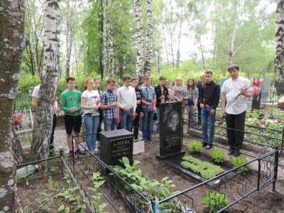 На Новозападном кладбище Пензы состоялось открытие обновленного памятника на могиле известной поэтессы А. П. Анисимовой