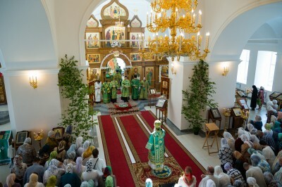 В день Святой Троицы митрополит Серафим возглавил Литургию в Троицком соборе Троицкого женского монастыря г. Пензы