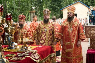 В престольный праздник митрополит Серафим возглавил Литургию у стен Спасского кафедрального собора
