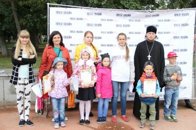 На Фонтанной площади Пензы состоялось награждение участников конкурса детских рисунков «Как я провел это лето»