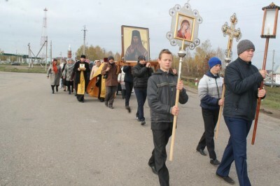 Крестный ход с мощами и иконой святителя Иннокентия Пензенского прибыл в Лопатино