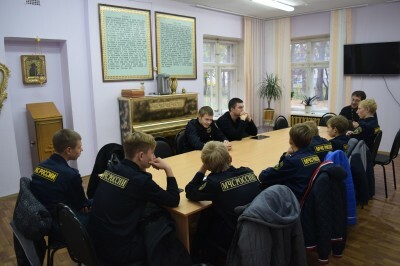 В православной гостиной Центра православного воспитания «Семейный круг» прошла встреча священника со школьниками