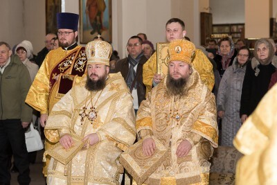 В день памяти святителя Иоанна Златоустого митрополит Серафим возглавил Литургию в Петропавловском храме г. Пензы