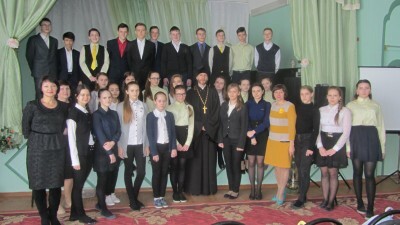 Священник встретился со старшеклассниками школ г. Каменки