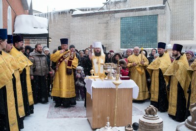 Митрополит Серафим освятил колокола для Никольского храма в микрорайоне Терновка