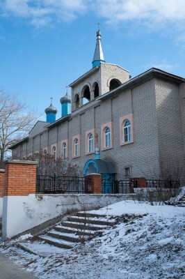 В четверг Светлой седмицы митрополит Серафим совершил Литургию в Воскресенской церкви в городе Заречном