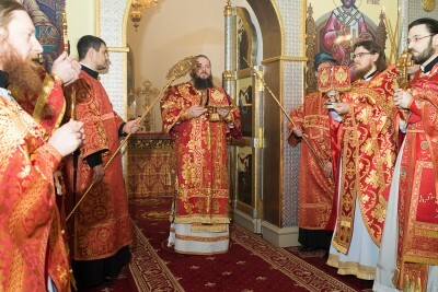 В понедельник Светлой седмицы митрополит Серафим совершил Божественную литургию в Спасо-Преображенском мужском монастыре