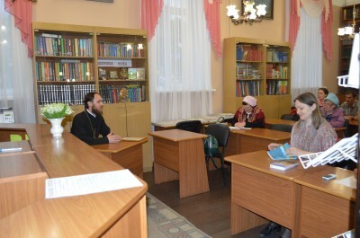 В рамках православного лектория состоялась встреча горожан со священником Виталием Зориным