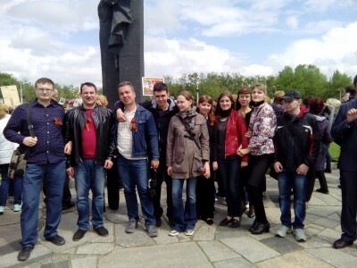 Представители Союза православной молодежи земли Пензенской возложили венки к мемориалу боевой и трудовой славы пензенцев