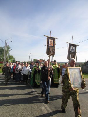 Пензенские паломники совершили крестный ход из села Ленино до мощей священноисповедника Иоанна Оленевского в Соловцовке