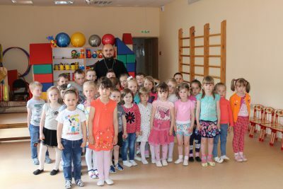 Священник Александр Паршин встретился с воспитанниками детского сада «Семицветик» г. Городище