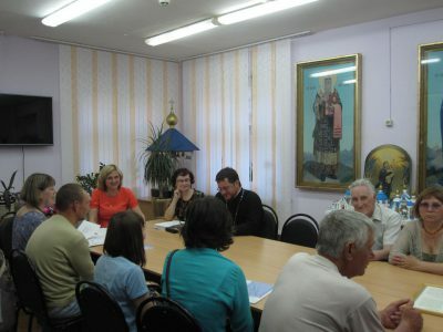 Участники творческого объединения «Литературная среда» встретились со священнослужителем