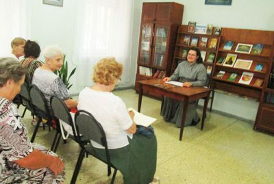 В городской библиотеке №1 г. Пензы прошла православная лекция «Пусть будет имя Её благословенно»