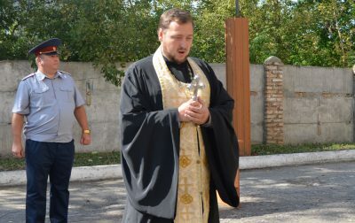 Священнослужитель принял участие в церемонии, на которой молодые сотрудники ИК-7 приняли присягу