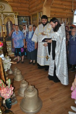 Освящение колоколов в храме Архистратига Божия Михаила в селе Кочетовка