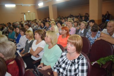 Благочинный Бессоновского округа выступил на образовательной августовской конференции в Бессоновском ДК