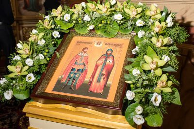 В канун дня памяти святого благоверного князя Александра Невского митрополит Серафим совершил всенощное бдение в Успенском кафедральном соборе
