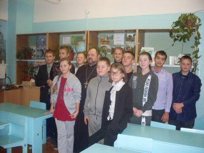В школе села Русский Ишим состоялась встреча с батюшкой