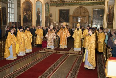 В день памяти святителя Иоанна Златоустого митрополит Серафим возглавил Литургию в в Успенском кафедральном соборе