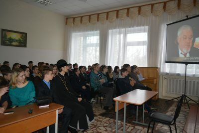 Священнослужитель встретился с учащимися старших классов сел Бессоновка и Грабово
