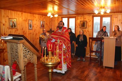 На подворье Спасо-Преображенского мужского монастыря в Каменке возобновлены регулярные богослужения