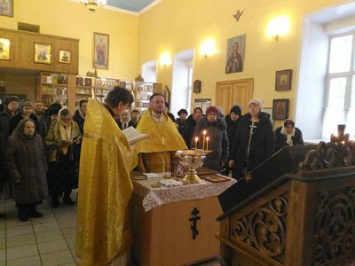 В Никольском храме в Терновке состоялся водосвятный молебен с акафистом Божией Матери перед Ее чудотворным образом «Неупиваемая чаша»