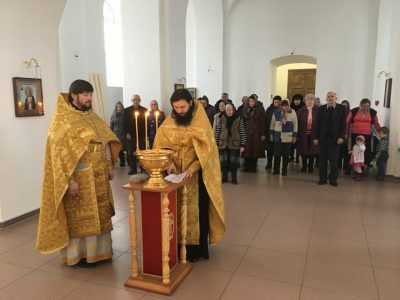 Освящение колоколов в Казанской церкви села Блиновка Каменского района