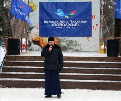 Священнослужитель принял участие в спортивном празднике «Зимушка-зима»