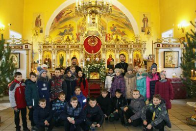 Учащиеся средней школы №60 посетили с экскурсией Никольский храм в микрорайоне Терновка