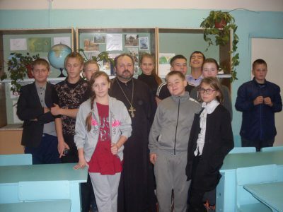 Священнослужитель посетил с пастырским визитом школу с. Русский Ишим