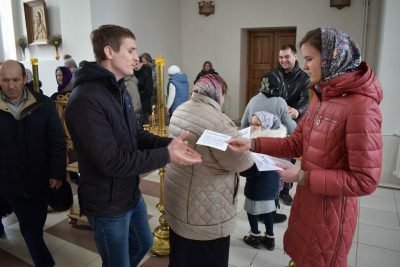 Перед празднованием Воскресения Христова представители православной молодежи помогли в уборке сельского храма
