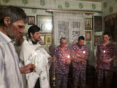 Священнослужитель Никольского храма в Терновке посетил Дом ночного пребывания