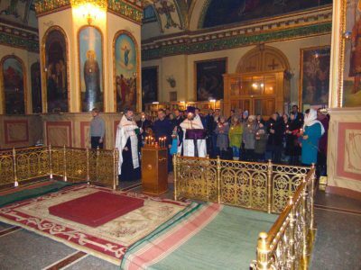 В Успенском кафедральном соборе почтили память погибших при пожаре в Кемерово