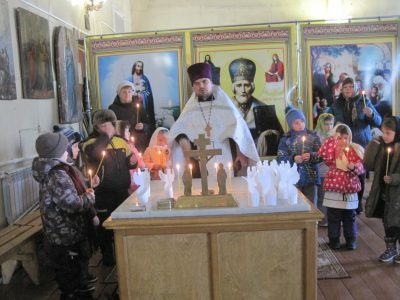 В р.п. Шемышейка почтили память погибших при пожаре в Кемерово