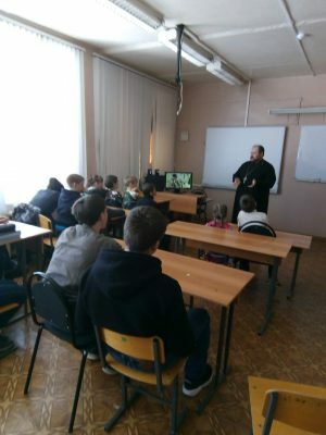 Священнослужитель посетил с пастырским визитом общеобразовательную школу села Дигилевка