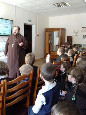 В краеведческом музея г. Городище состоялась встреча учащихся со священнослужителем