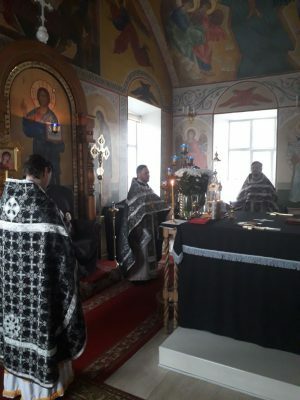 В Великую Среду в Никольском храме в Терновке была совершена Литургия Преждеосвященных Даров
